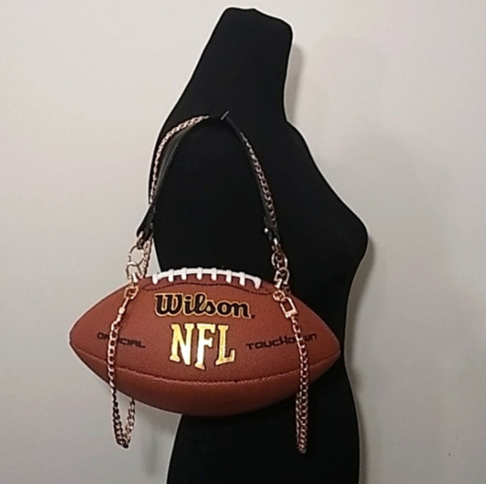 @HELPMEHELPU IS LIVE SPEAK TO GET IN TRAY! ADD 2, TAG AND LET'S GO SHOPPING 🛒🛍 - Picture 9 of 17